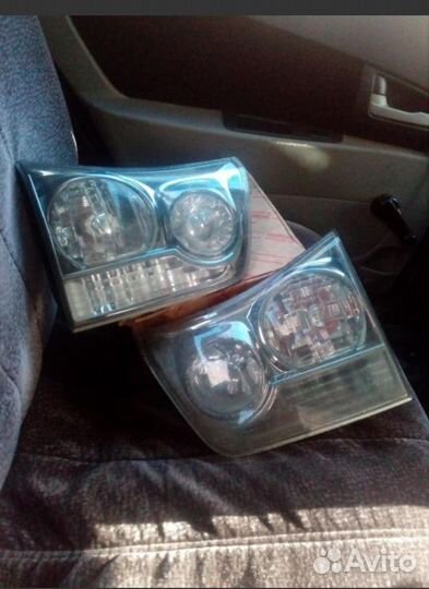 Фонари крышки багажника Lexus-330