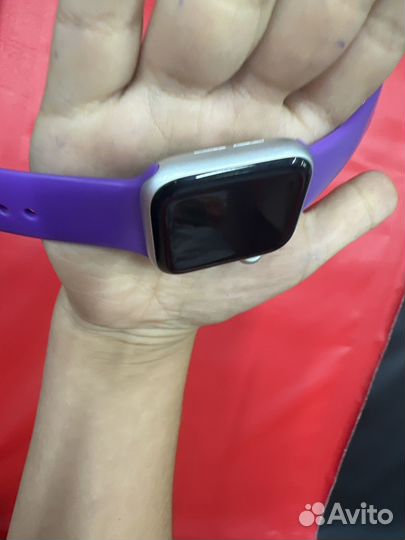 Apple watch 5 40 mm 1 ремешок в подарок и зарядка