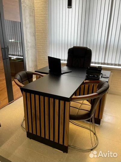 Стол с брифингом / брифом Максимус