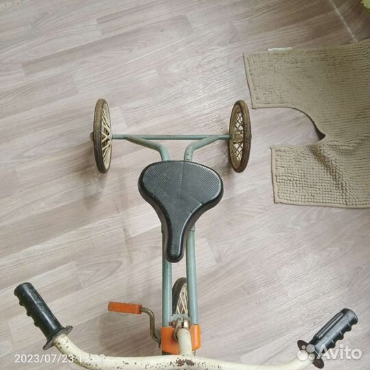 Старинный велосипед СССР