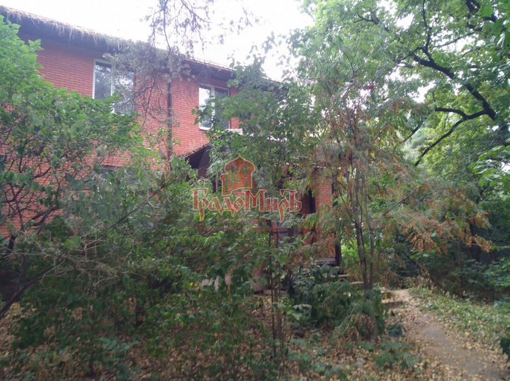 Дом 384,2 м² на участке 16,8 сот.