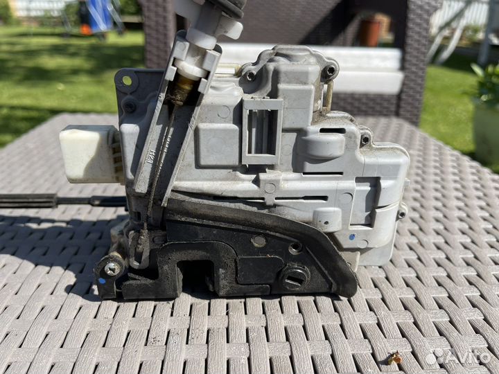 Замок двери Volkswagen CZ3C4839016A