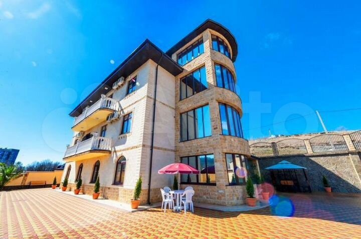 Дом 800 м² на участке 12,3 сот.