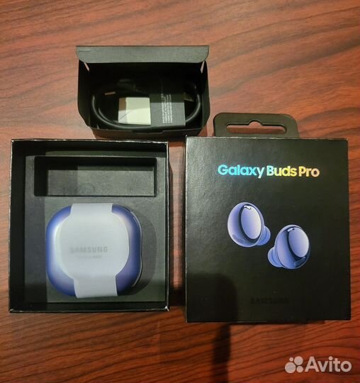 Samsung galaxy buds pro (кейс + правый наушник)