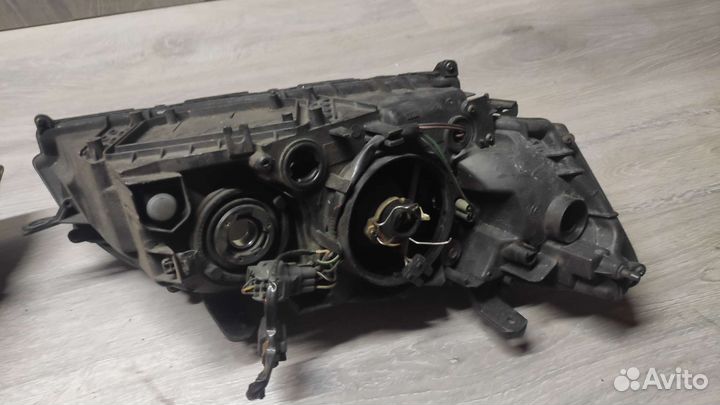 Фары Subaru Outback