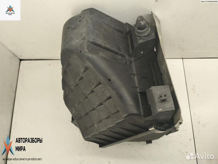 Корпус воздушного фильтра Volkswagen Passat B5