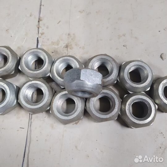 Гайки М20х1.5 колесные газ-53 правые