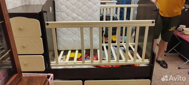 Детская кроватка с комодом