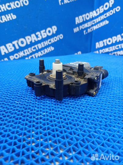 Моторчик стеклоподъемника Audi A6C5 седан AGA 1997