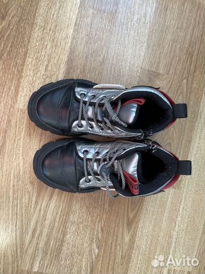 Продам ботинки