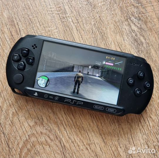 PSP - Е1004 Street (Прошитая)