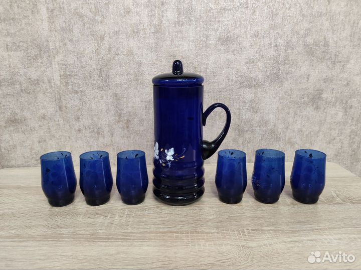 Кувшин со стаканами