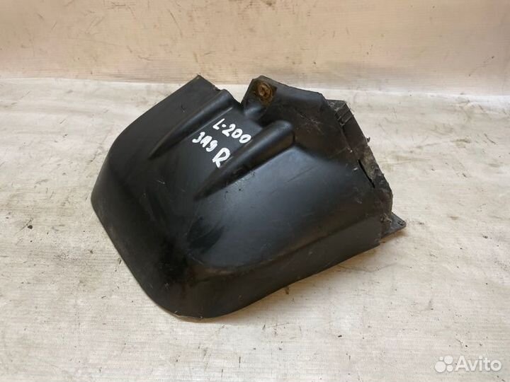 Брызговик задний правый Mitsubishi L200 KA4T 4D56