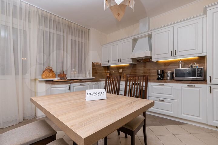 3-к. квартира, 100 м², 1/2 эт.