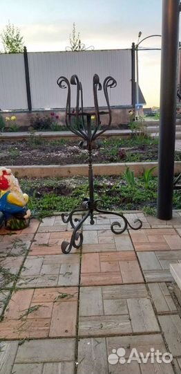 Кованая подставка для цветов напольная