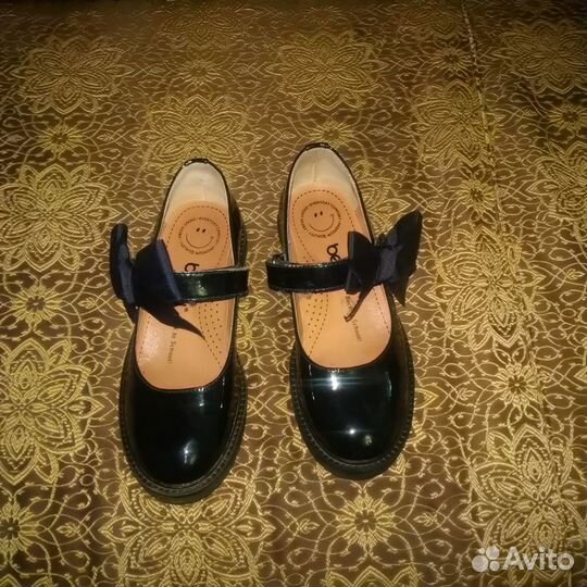 Продаю школьные туфли для девочки