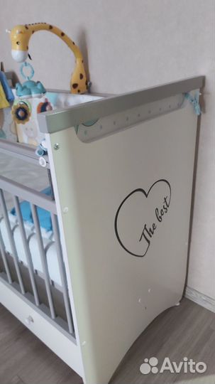 Детская кроватка с маятником и ящиком
