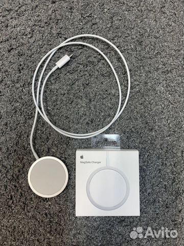 Беспроводное зарядное устройство Apple MagSafe