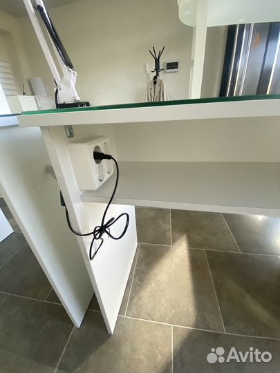 Стол маникюрный новый