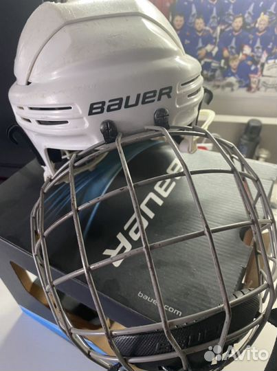 Хоккейный шлем