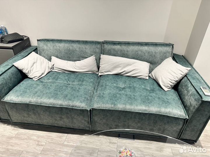 Диван кожаный