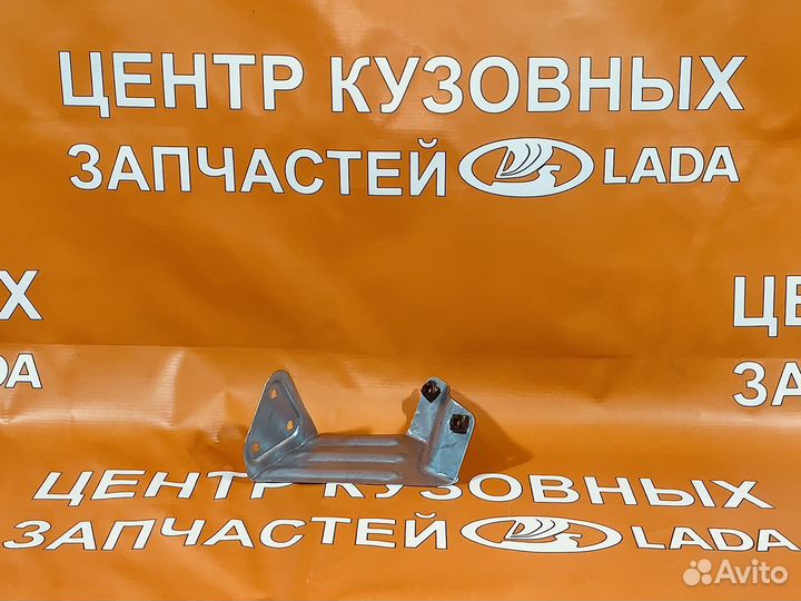 Кронштейн крепления переднего крыла правый Vesta