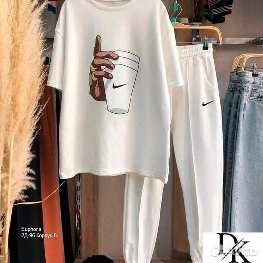 Костюм женский новый