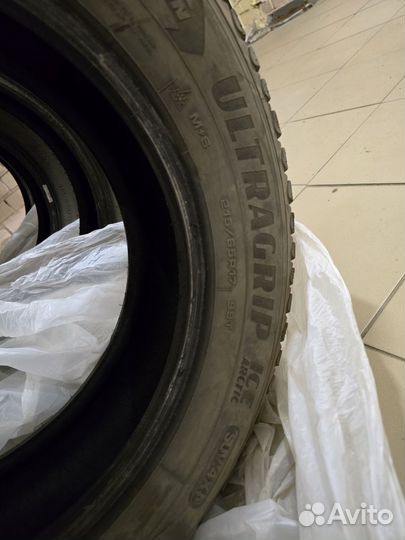Goodyear UltraGrip Ice Arctic SUV 215/65 R17 99T