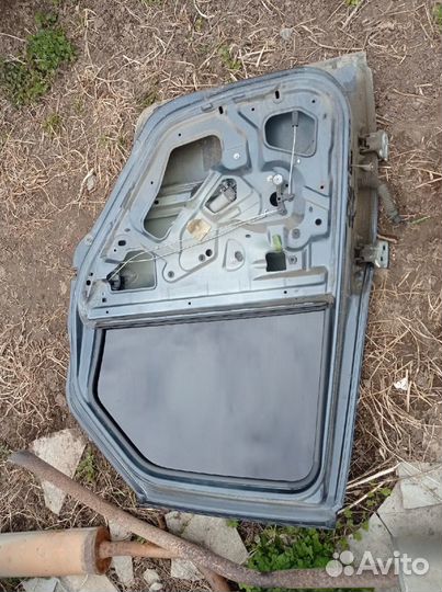 Правая задняя дверь рено логан 1