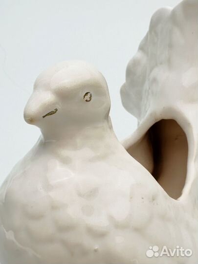 Старинная статуэтка голубь