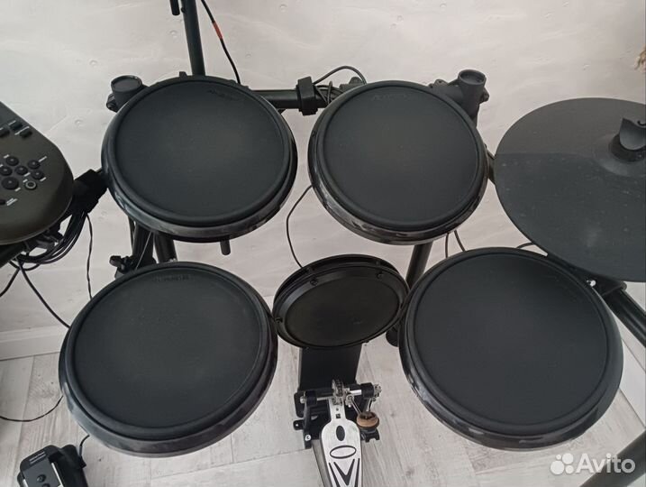 Электронные ударные (барабанная установка) Alesis