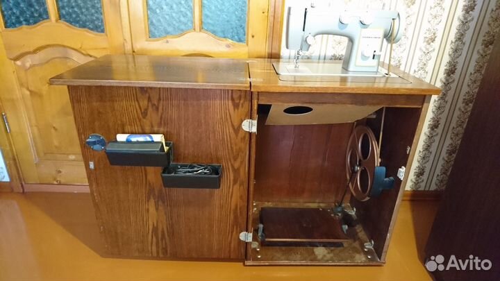 Швейная машинка Чайка 142М