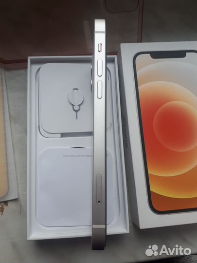 iPhone 12, 64 ГБ