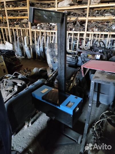 Прибор контроля и регулировки света фар с наводчик