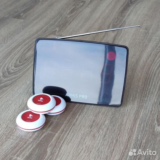 Кнопка вызова персонала и табло отображения вызова