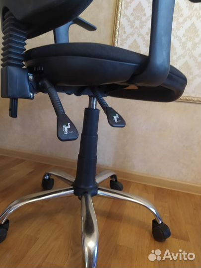 Компьютерное кресло офисное стул