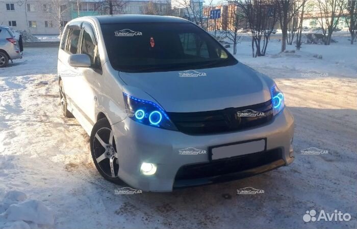 Реснички на фары для Toyota Isis 2004-2009