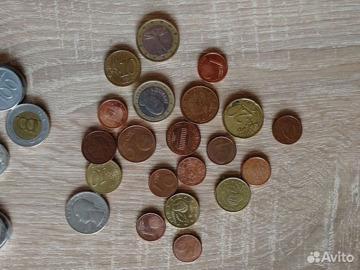 Монеты и банкноты из разных стран