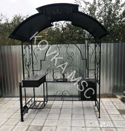 Мангал с крышей