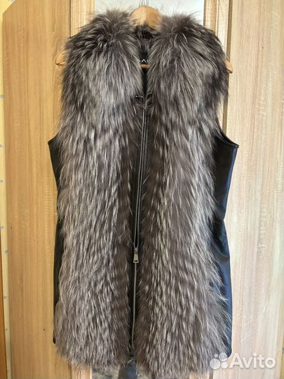 Меховая жилетка из песца
