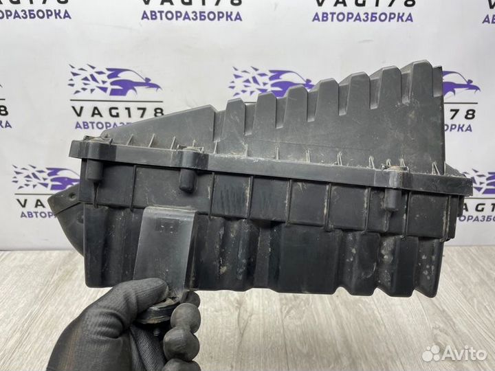 Корпус воздушного фильтра Skoda Superb cdva 3.6