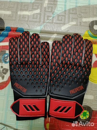 Вратарские перчатки adidas предатор