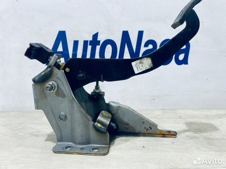 Педаль сцепления Kia Rio 3 хетчбэк G4FC 1.6 2014