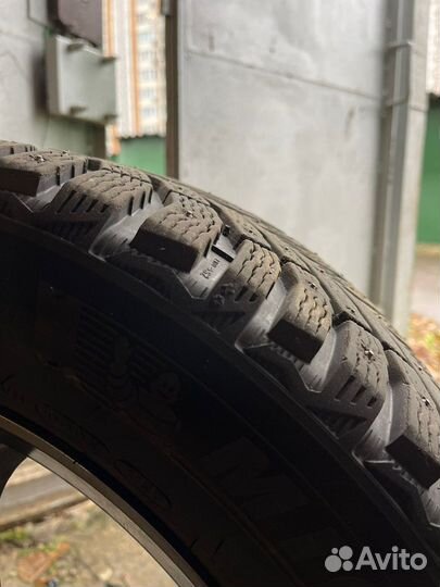 Michelin X-Ice North 4 215/55 R16