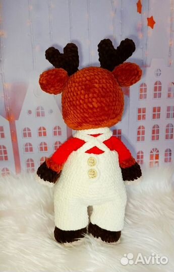Олень из плюшевой пряжи