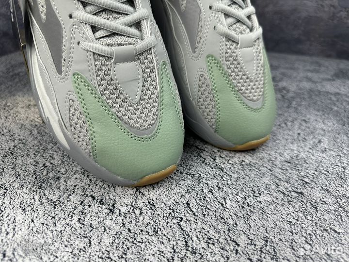 Кроссовки Adidas yeezy boost 700 v2