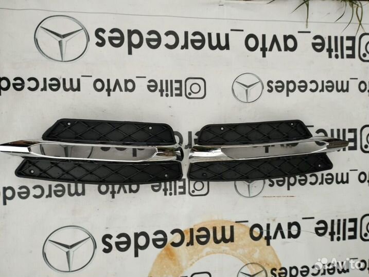 Решетка в бампер Mercedes W204 Рест
