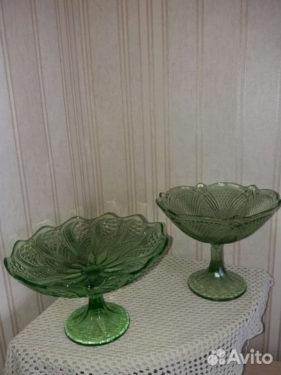 Ваза для фруктов на ножке цветное стекло СССР