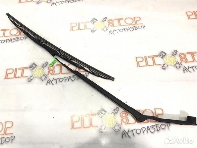 Держатель стеклоочистителя правый Toyota Vista