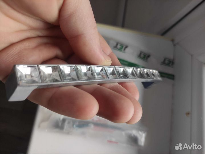 Дверная ручка на шкаф